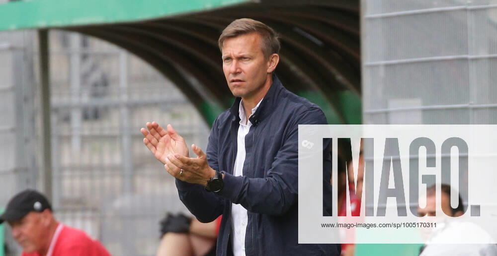 Sandhausen , Fußball DFB Pokal SV Sandhausen vs. RB Leipzig , Jesse Marsch ( Trainer Leipzig ) Gemäß den Vorgaben des DFB Deutscher Fußball Bund ist es untersagt, in dem Stadion und oder vom Spiel angefertigte Fotoaufnahmen in Form von Sequenzbildern und oder videoähnlichen Fotostrecken zu verwerten bzw. verwerten zu lassen.