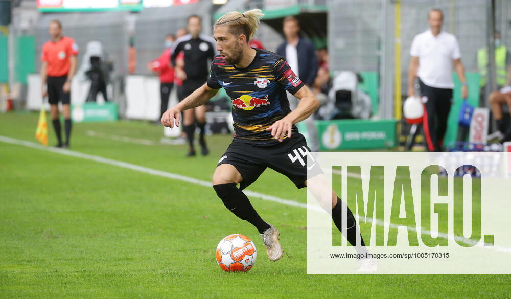 Sandhausen , Fußball DFB Pokal SV Sandhausen vs. RB Leipzig , Kevin Kampl ( Leipzig ) Gemäß den Vorgaben des DFB Deutscher Fußball Bund ist es untersagt, in dem Stadion und oder vom Spiel angefertigte Fotoaufnahmen in Form von Sequenzbildern und oder videoähnlichen Fotostrecken zu verwerten bzw. verwerten zu lassen.