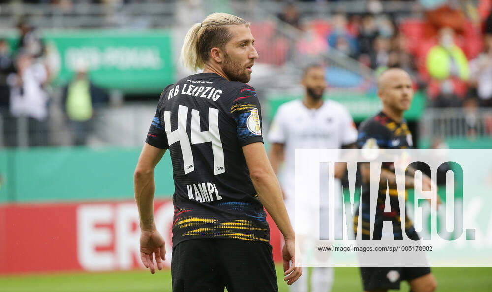 Sandhausen , Fußball DFB Pokal SV Sandhausen vs. RB Leipzig , Kevin Kampl ( Leipzig ) Gemäß den Vorgaben des DFB Deutscher Fußball Bund ist es untersagt, in dem Stadion und oder vom Spiel angefertigte Fotoaufnahmen in Form von Sequenzbildern und oder videoähnlichen Fotostrecken zu verwerten bzw. verwerten zu lassen.