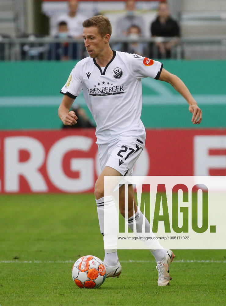 Sandhausen , Fußball DFB Pokal SV Sandhausen vs. RB Leipzig , Arne Sicker ( Sandhausen ) Gemäß den Vorgaben des DFB Deutscher Fußball Bund ist es untersagt, in dem Stadion und oder vom Spiel angefertigte Fotoaufnahmen in Form von Sequenzbildern und oder videoähnlichen Fotostrecken zu verwerten bzw. verwerten zu lassen.