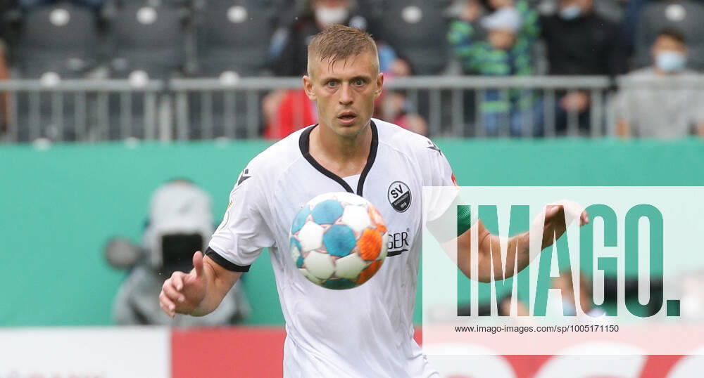 Sandhausen , Fußball DFB Pokal SV Sandhausen vs. RB Leipzig , Aleksandr Zhirov ( Sandhausen ) Gemäß den Vorgaben des DFB Deutscher Fußball Bund ist es untersagt, in dem Stadion und oder vom Spiel angefertigte Fotoaufnahmen in Form von Sequenzbildern und oder videoähnlichen Fotostrecken zu verwerten bzw. verwerten zu lassen.