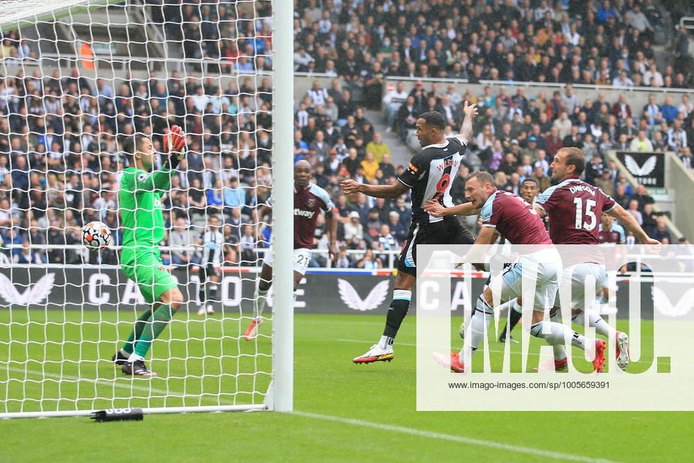 Football - Premier League - Newcastle United v West Ham United 15th August 2021 - Premier League - Newcastle United v West Ham United - Callum Wilson of Newcastle United scores their 1st goal - Photo: Simon Stacpoole Offside. Newcastle-upon-Tyne UK