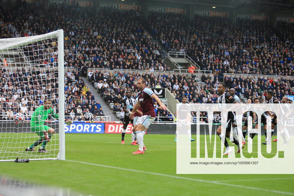 Football - Premier League - Newcastle United v West Ham United 15th August 2021 - Premier League - Newcastle United v West Ham United - Jacob Murphy of Newcastle United (R) scores their 2nd goal - Photo: Simon Stacpoole Offside. Newcastle-upon-Tyne UK