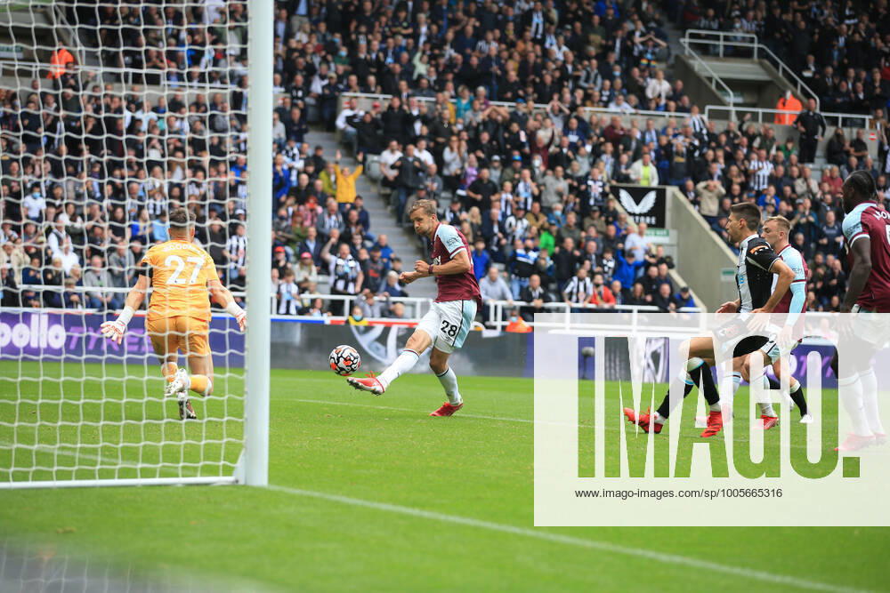 Football - Premier League - Newcastle United v West Ham United 15th August 2021 - Premier League - Newcastle United v West Ham United - Tomas Soucek of West Ham United scores their third goal - Photo: Simon Stacpoole Offside. Newcastle-upon-Tyne UK