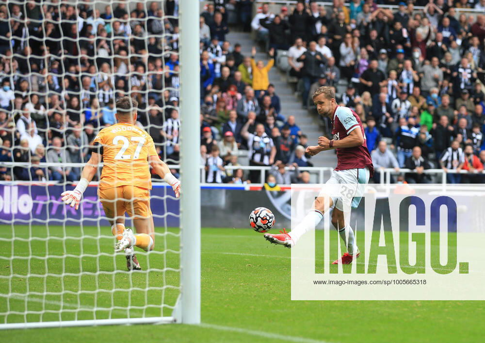 Football - Premier League - Newcastle United v West Ham United 15th August 2021 - Premier League - Newcastle United v West Ham United - Tomas Soucek of West Ham United scores their third goal - Photo: Simon Stacpoole Offside. Newcastle-upon-Tyne UK