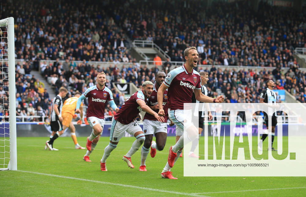 Football - Premier League - Newcastle United v West Ham United 15th August 2021 - Premier League - Newcastle United v West Ham United - Tomas Soucek of West Ham United celebrates after scoring the third goal for his team - Photo: Simon Stacpoole Offside. Newcastle-upon-Tyne UK