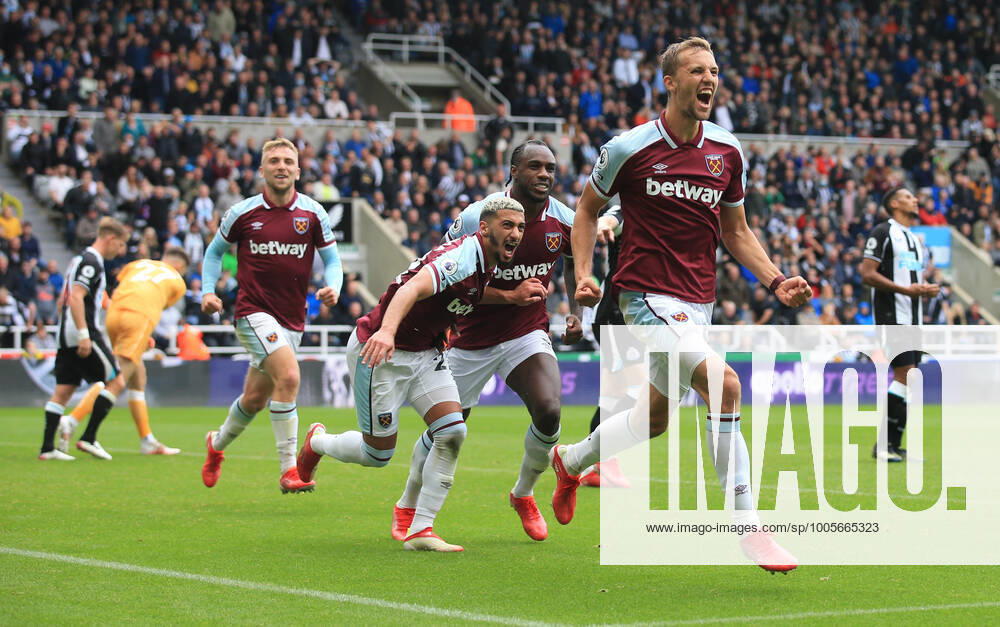 Football - Premier League - Newcastle United v West Ham United 15th August 2021 - Premier League - Newcastle United v West Ham United - Tomas Soucek of West Ham United celebrates after scoring the third goal for his team - Photo: Simon Stacpoole Offside. Newcastle-upon-Tyne UK