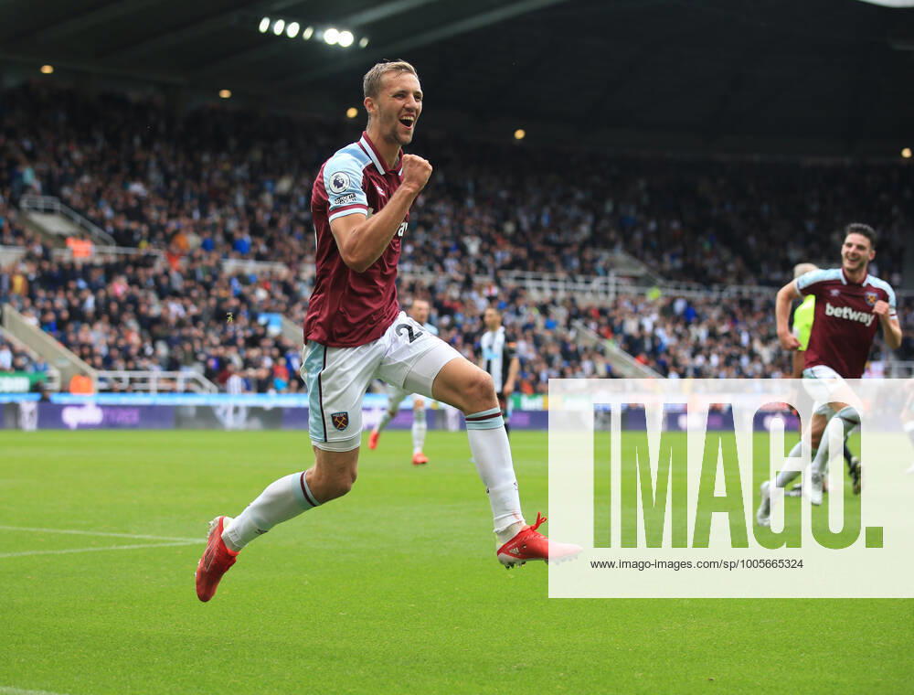 Football - Premier League - Newcastle United v West Ham United 15th August 2021 - Premier League - Newcastle United v West Ham United - Tomas Soucek of West Ham United celebrates after scoring the third goal for his team - Photo: Simon Stacpoole Offside. Newcastle-upon-Tyne UK