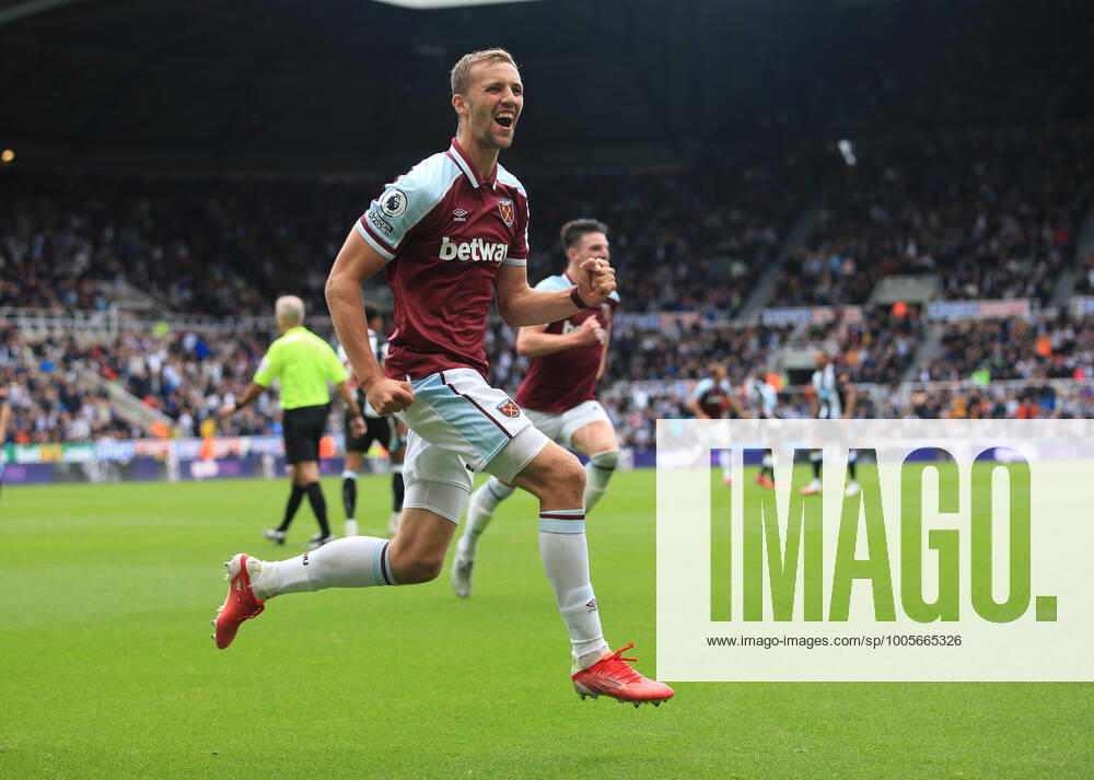 Football - Premier League - Newcastle United v West Ham United 15th August 2021 - Premier League - Newcastle United v West Ham United - Tomas Soucek of West Ham United celebrates after scoring the third goal for his team - Photo: Simon Stacpoole Offside. Newcastle-upon-Tyne UK