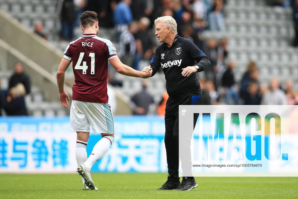 Football - Premier League - Newcastle United v West Ham United 15th August 2021 - Premier League - Newcastle United v West Ham United - West Ham United manager David Moyes shakes hands with Declan Rice of West Ham United after the match - Photo: Simon Stacpoole Offside. Newcastle-upon-Tyne UK