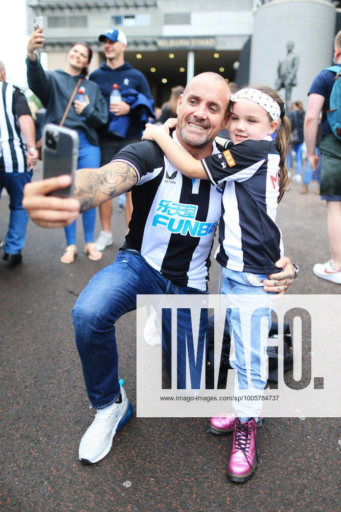 Football - Premier League - Newcastle United v West Ham United 15th August 2021 - Premier League - Newcastle United v West Ham United - A father and daughter pose for a selfie - Photo: Simon Stacpoole Offside. Newcastle-upon-Tyne UK