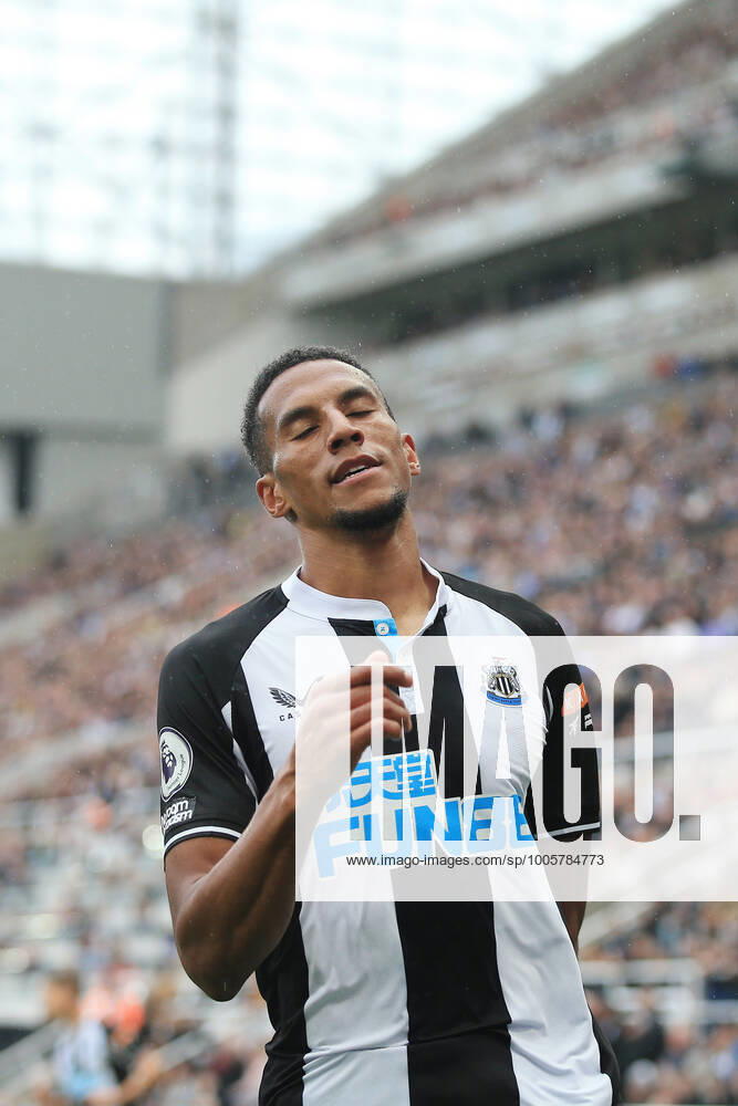Football - Premier League - Newcastle United v West Ham United 15th August 2021 - Premier League - Newcastle United v West Ham United - Isaac Hayden of Newcastle United looks dejected - Photo: Simon Stacpoole Offside. Newcastle-upon-Tyne UK
