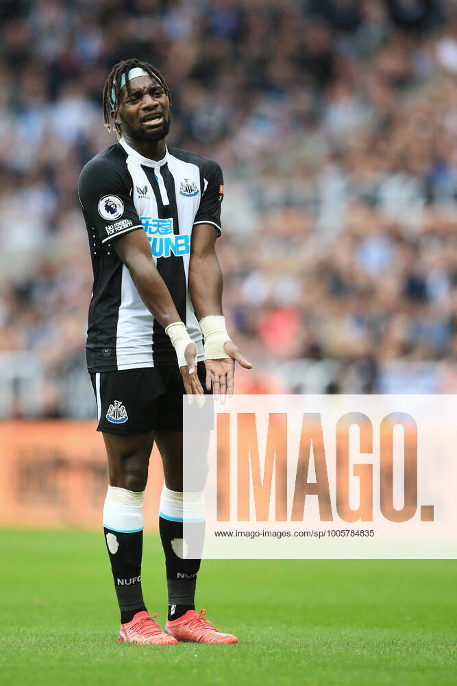 Football - Premier League - Newcastle United v West Ham United 15th August 2021 - Premier League - Newcastle United v West Ham United - Allan Saint-Maximin of Newcastle United looks dejected - Photo: Simon Stacpoole Offside. Newcastle-upon-Tyne UK