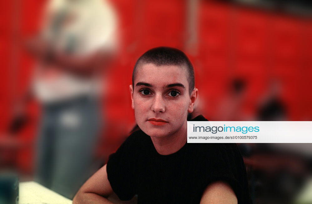 1 Portrait 90: Sinead O Connor, voc, g, Pop, Musik, The Wall bei Roger Waters THE Wall am 21.07.1990, backstage-Fotos bei den Proben am Potsdamer Platz, Sinéad O?Connor,