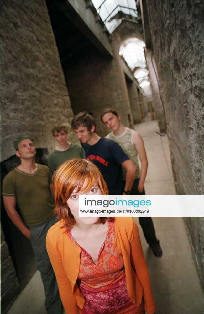 1 Portrait: Mia & Band, Sängerin Mieze aus Berlin, Berlinerin, Popsängerin, rote Haare, Mädchen, Pop, Dance, Musik, R±dersdorf Deutschland, Germany