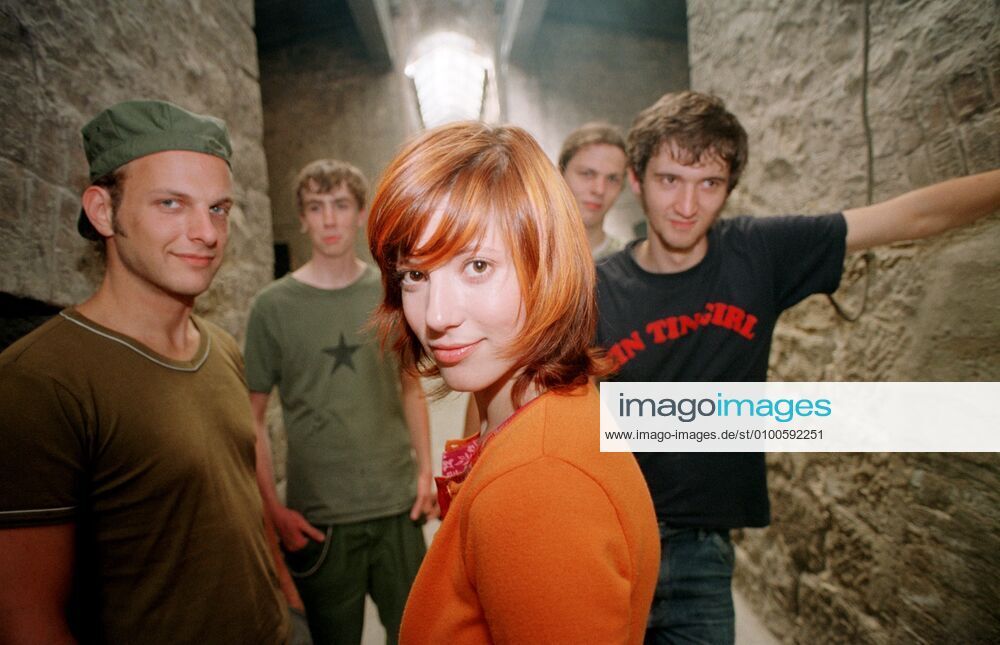1 Portrait: Mia & Band, Sängerin Mieze aus Berlin, Berlinerin, Popsängerin, rote Haare, Mädchen, Pop, Dance, Musik, R±dersdorf Deutschland, Germany