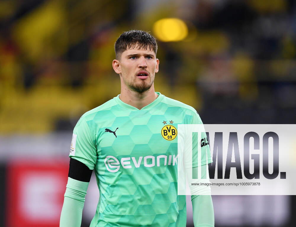 Fussball Supercup Saison 2021 2022 Borussia Dortmund - FC Bayern Muenchen 17.08.2021 Torwart Gregor Kobel (Borussia Dortmund)
