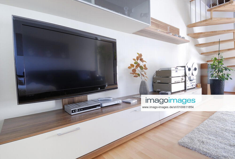 Lifestyle,häusliches leben,wohnzimmer,lcd-fernseher