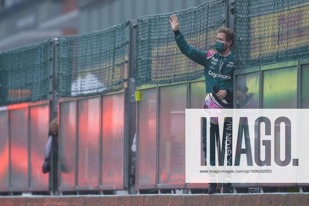 SEBASTIAN VETTEL of Germany and Aston Martin F1 Team waves to the fans after the suspended 2021 FIA Formula 1 Belgian Grand Prix at Circuit de Spa-Francorchamps in Francorchamps, Belgium. Francorchamps Belgium - ZUMAg147 20210829_zap_g147_060