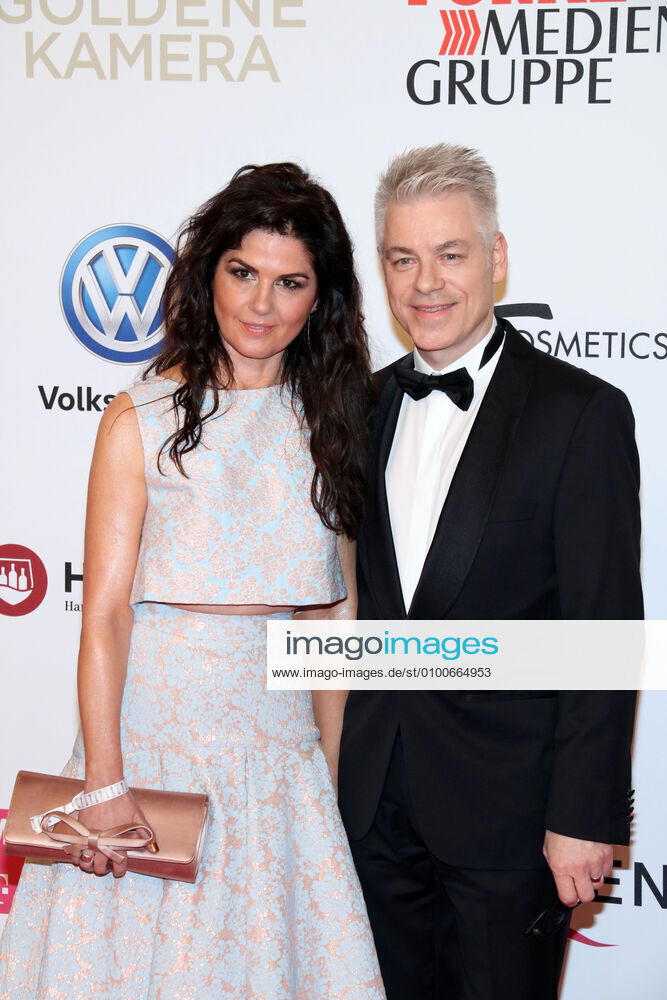 15 Michael Mittermeier und Ehefrau Gudrun bei der Verleihung der Goldenen Kamera 2019 im Flughafen Tempelhof am 30.2.2019 in Berlin. Berlin Deutschland, Germany