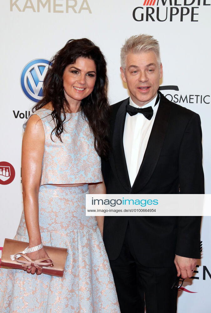 15 Michael Mittermeier und Ehefrau Gudrun bei der Verleihung der Goldenen Kamera 2019 im Flughafen Tempelhof am 30.2.2019 in Berlin. Berlin Deutschland, Germany