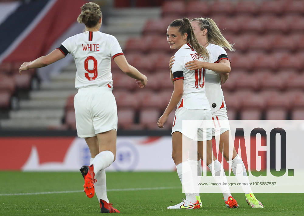 Southampton, England, 17th September 2021. Ella Toone (C) of England celebrates after she scores the first goal during the FIFA 2023 Women s World Cup Qualifying match at St Mary s Stadium, Southampton. Picture credit should read: Paul Terry Sportimage . SPI-1202-0007
