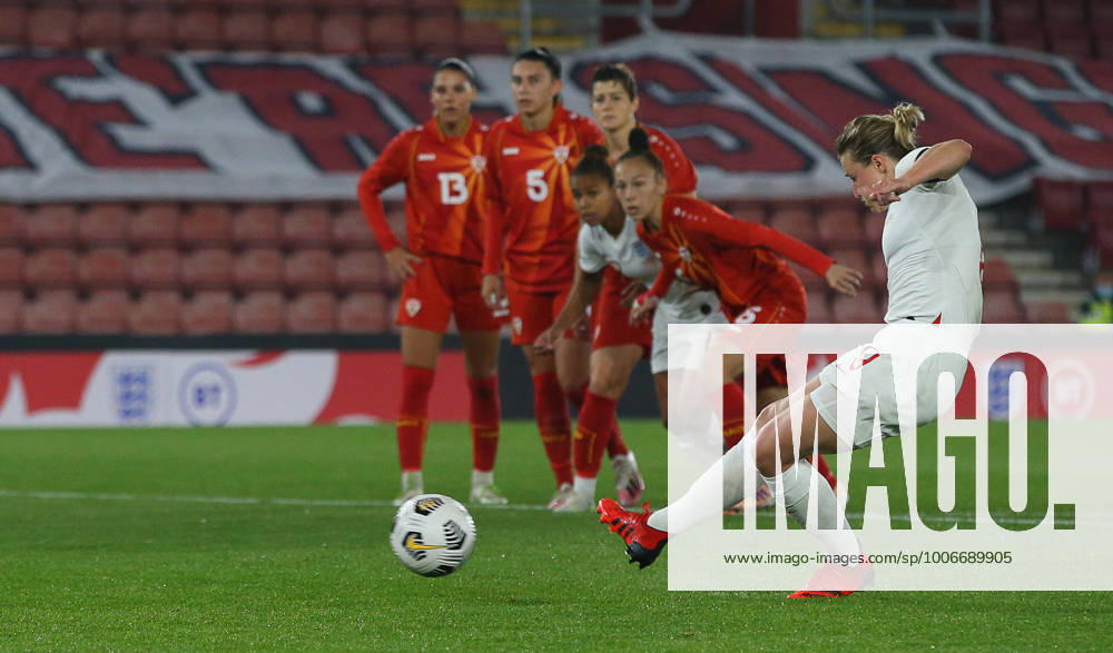 Southampton, England, 17th September 2021. Ellen White of England scores to make it 4-0 during the FIFA 2023 Women s World Cup Qualifying match at St Mary s Stadium, Southampton. Picture credit should read: Paul Terry Sportimage . SPI-1202-0019