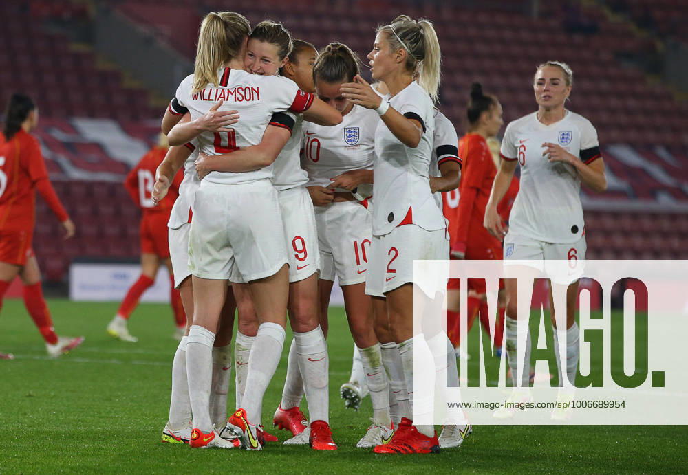 Southampton, England, 17th September 2021. Ellen White of England celebrates after she scores to make it 4-0 during the FIFA 2023 Women s World Cup Qualifying match at St Mary s Stadium, Southampton. Picture credit should read: Paul Terry Sportimage . SPI-1202-0022