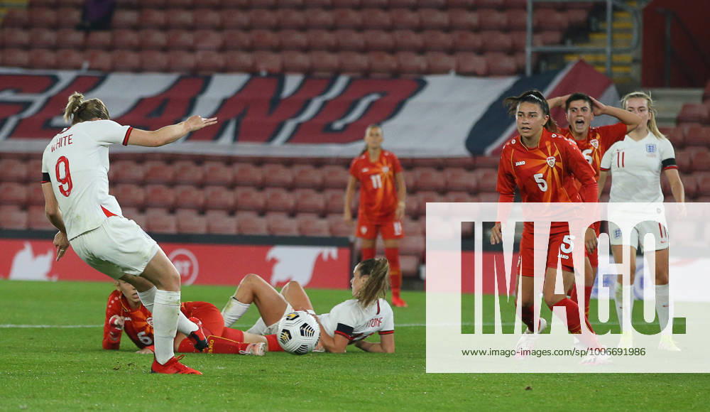 Southampton, England, 17th September 2021. Ellen White of England scores to make it 2-0 during the FIFA 2023 Women s World Cup Qualifying match at St Mary s Stadium, Southampton. Picture credit should read: Paul Terry Sportimage . SPI-1202-0045