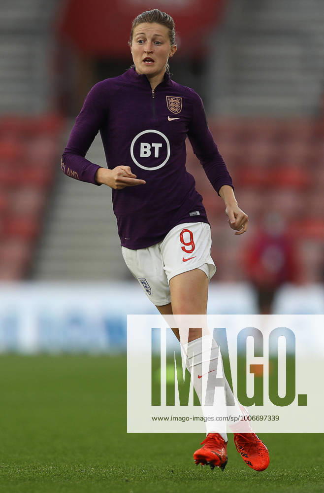 Southampton, England, 17th September 2021. Ellen White of England warms up ahead of the FIFA 2023 Women s World Cup Qualifying match at St Mary s Stadium, Southampton. Picture credit should read: Paul Terry Sportimage . SPI-1202-0121