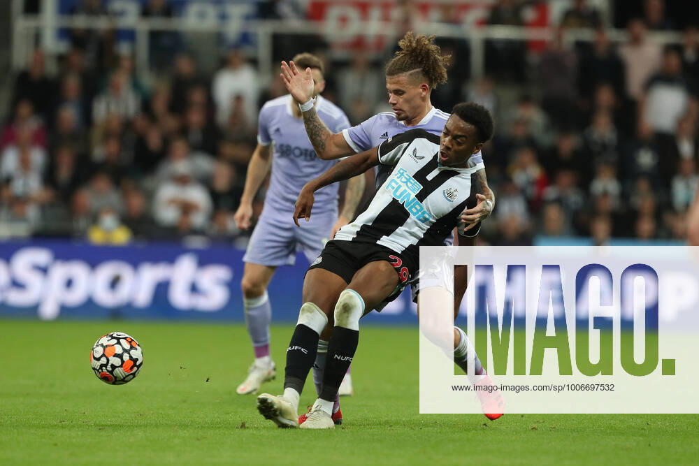 Newcastle United v Leeds United - Premier League Newcastle United s Joe Willock in action with Leeds United s Kalvin Phillips during the Premier League match between Newcastle United and Leeds United at St. James s Park, Newcastle on Friday 17th September 2021. Newcastle Upon Tyne Tyne and Wear United Kingdom fletcher-newcastl210917_npFba
