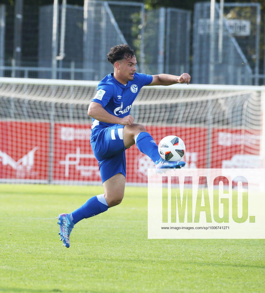 A Junioren Bundesliga Staffel West, Saison 2021 2022, 2. Spieltag, Fortuna Düsseldorf U 19 - Schalke U 19, -- Luca Campanile ( Schalke U 19 ) Schütze des Siegtor zum 1:0