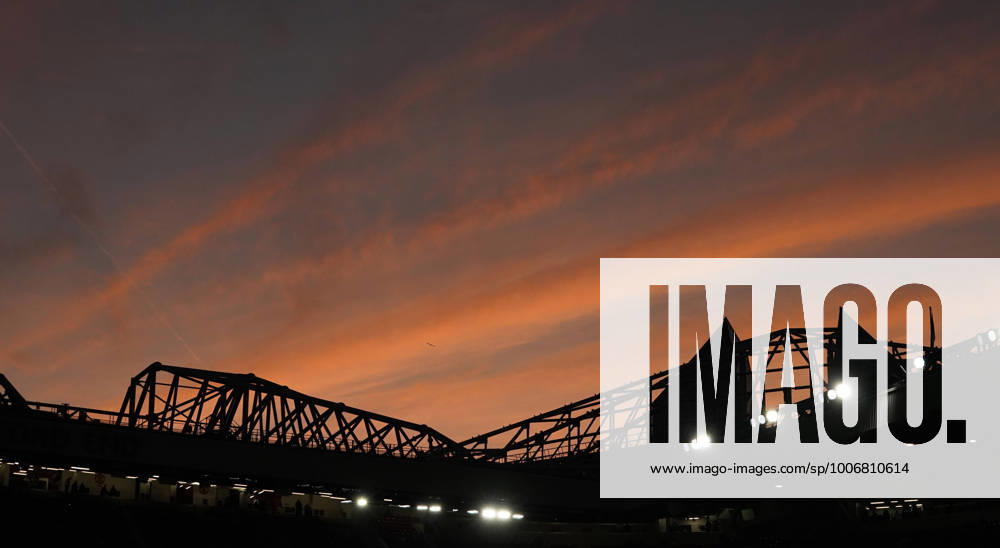 Manchester, England, 22nd September 2021. Red sky over Old Trafford before the Carabao Cup match at Old Trafford, Manchester. Picture credit should read: Andrew Yates Sportimage . SPI-1206-0008