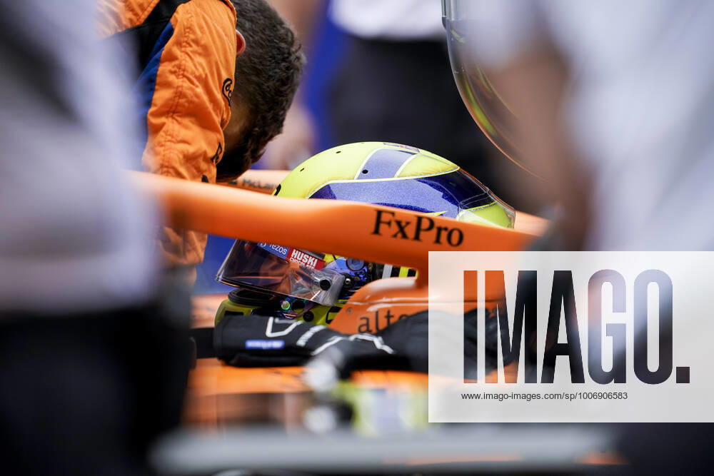 LANDO NORRIS of Great Britain and McLaren F1 Team on the starting grid prior to the 2021 FIA Formula 1 Russian Grand Prix at Sochi Autodrom in Sochi, Russia. Sochi Russia - ZUMAg147 20210926_zap_g147_107
