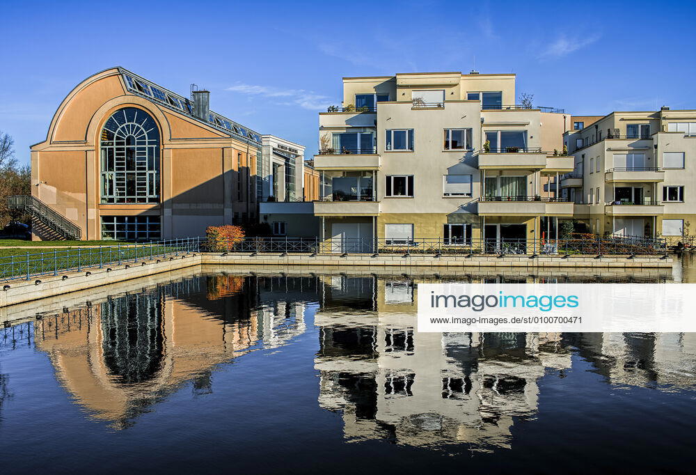IMAGO Creative: Architektur in Berlin tegel,humboldt-bibliothek