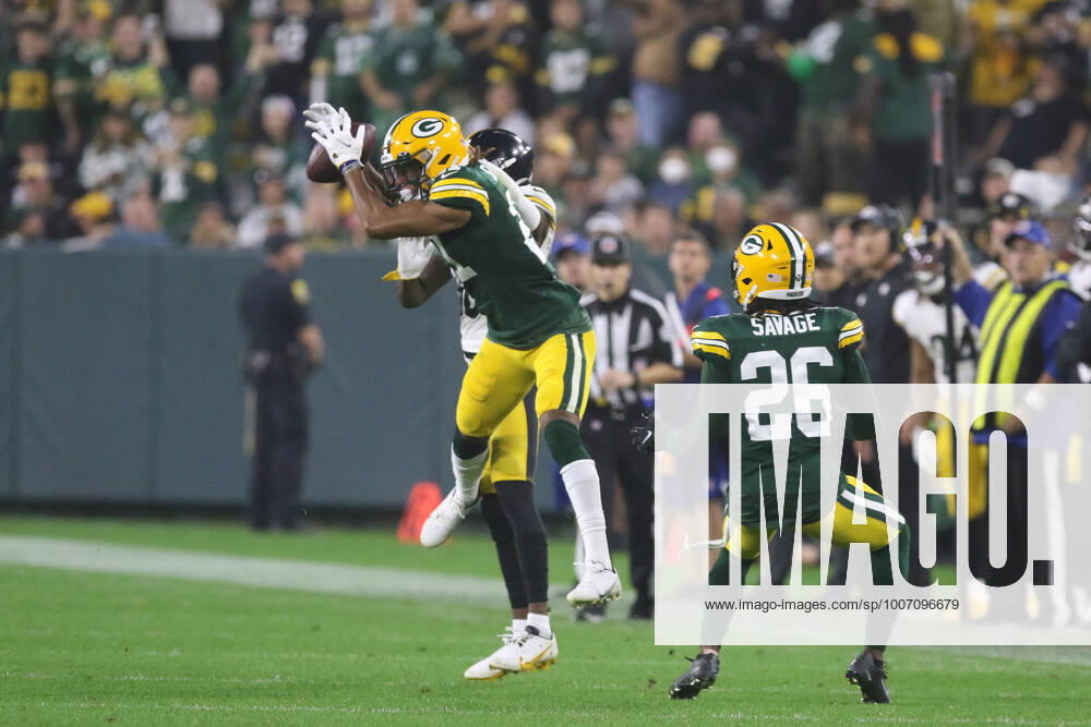 GREEN BAY, WI - OCTOBER 03: Green Bay Packers cornerback Eric Stokes (21) makes an interception during a game between the Green Bay Packers and the Pittsburgh Steelers at Lambeau Field on October 3, 2021 in Green Bay, WI. (Photo by Larry Radloff Icon Sportswire) NFL, American Football Herren, USA OCT 03 Steelers at Packers Icon2110034772