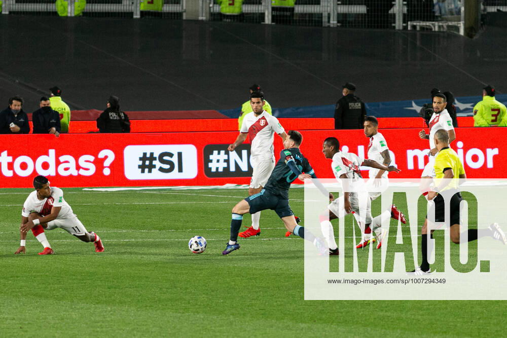 BUENOS AIRES, ARGENTINA - OCTOBER 14: Argentina forward Lionel Messi pass the ball during a match between Argentina and Peru as part of South American Qualifiers for Qatar 2022 at Monumental de Nuo±ez Stadium on October 14, 2021 in Buenos Aires, Argentina. Buenos Aires Argentina - ZUMAp175 20211014_zsa_p175_014