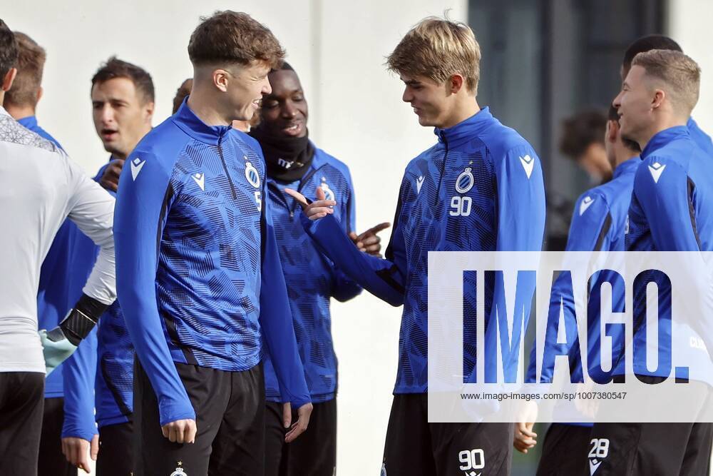 WESTKAPELLE, BELGIUM - OCTOBER 18 : Jack Hendry defender of Club Brugge and Charles De Ketelaere midfielder of Club Brugge during a training session, ahead of the UEFA Champions League match against Manchester City, at the Belfius Basecamp on October 18, 2021 in Westkapelle, Belgium, 18 10 2021 ( Club Brugge v Manchester City - UEFA Champions League - media activities PhotoNews Panoramic