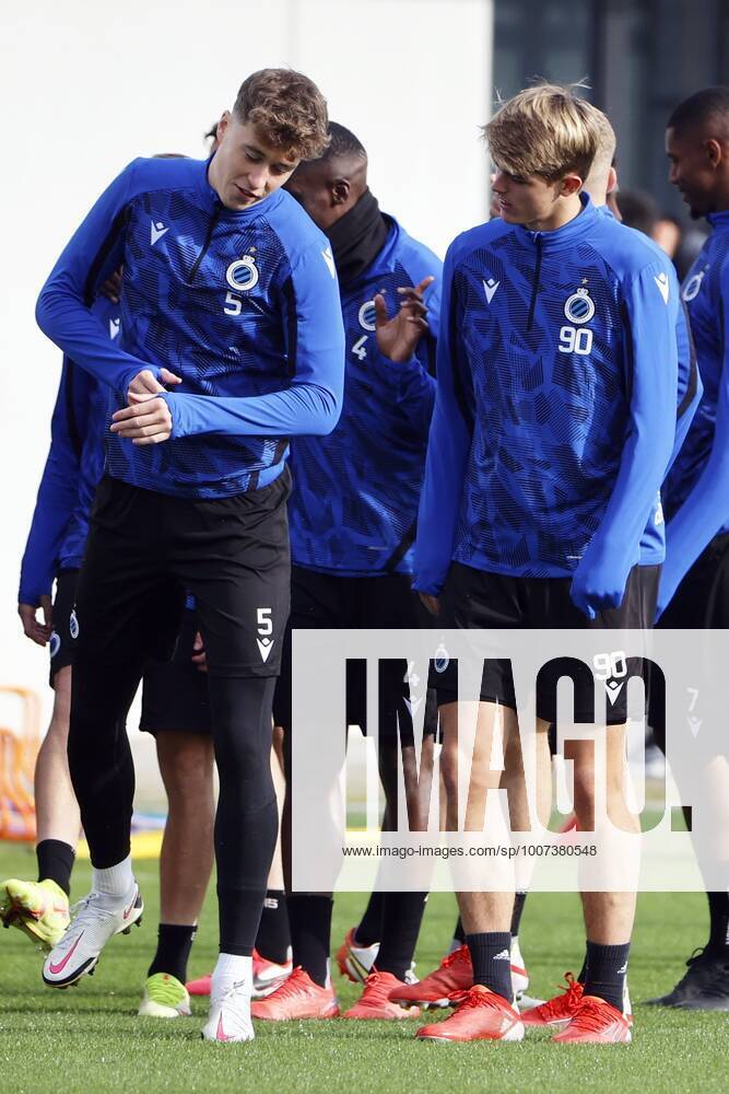 WESTKAPELLE, BELGIUM - OCTOBER 18 : Jack Hendry defender of Club Brugge and Charles De Ketelaere midfielder of Club Brugge during a training session, ahead of the UEFA Champions League match against Manchester City, at the Belfius Basecamp on October 18, 2021 in Westkapelle, Belgium, 18 10 2021 ( Club Brugge v Manchester City - UEFA Champions League - media activities PhotoNews Panoramic