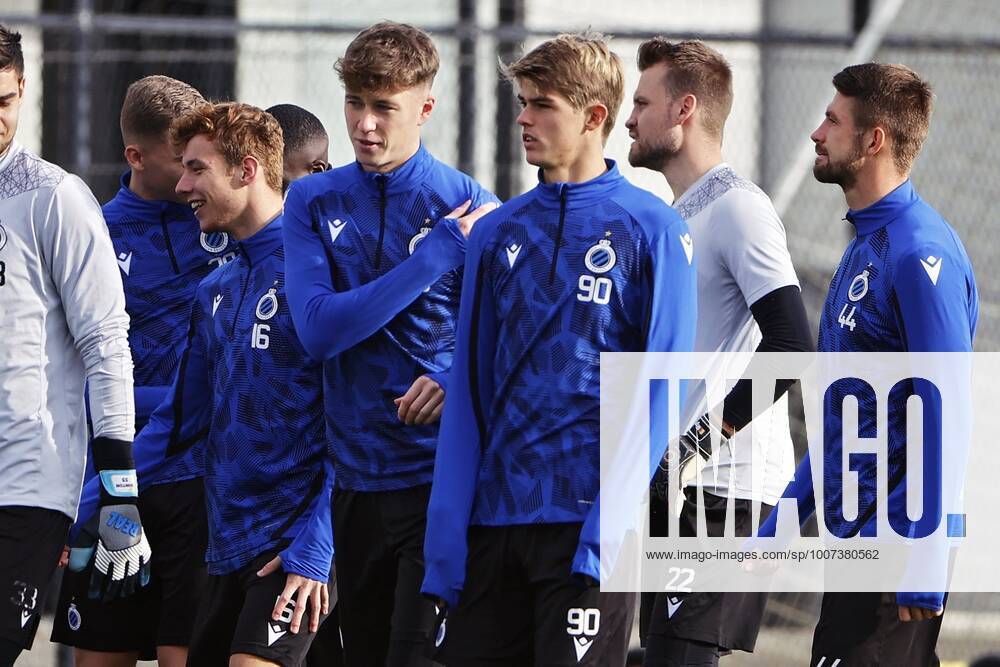 WESTKAPELLE, BELGIUM - OCTOBER 18 : Jack Hendry defender of Club Brugge and Charles De Ketelaere midfielder of Club Brugge during a training session, ahead of the UEFA Champions League match against Manchester City, at the Belfius Basecamp on October 18, 2021 in Westkapelle, Belgium, 18 10 2021 ( Club Brugge v Manchester City - UEFA Champions League - media activities PhotoNews Panoramic