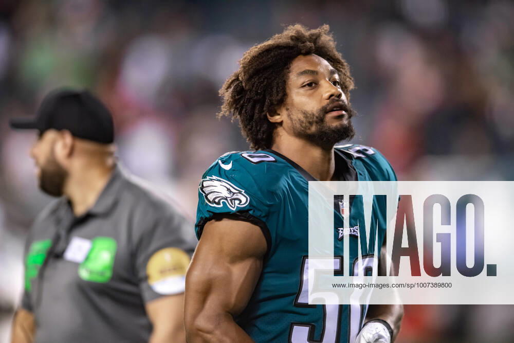 PHILADELPHIA, PA - OCTOBER 14: Philadelphia Eagles linebacker Eric Wilson (50) exits the field after the game between the Tampa Bay Buccaneers and Philadelphia Eagles on October 14, 2021 at Lincoln Financial Field in Philadelphia, PA. (Photo by John Jones Icon Sportswire) NFL, American Football Herren, USA OCT 14 Buccaneers at Eagles Icon211014140