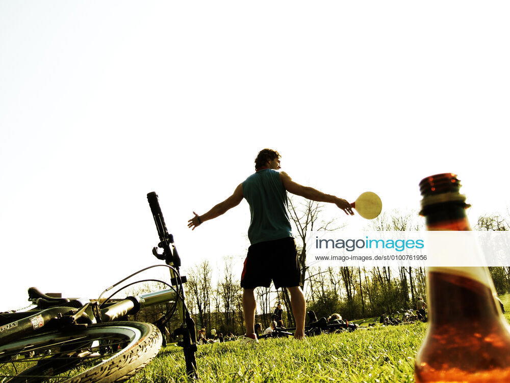 IMAGO Creative: Jahreszeit Frühling, Picknick spaß,vergnügen,wiese,freizeit,entertainment