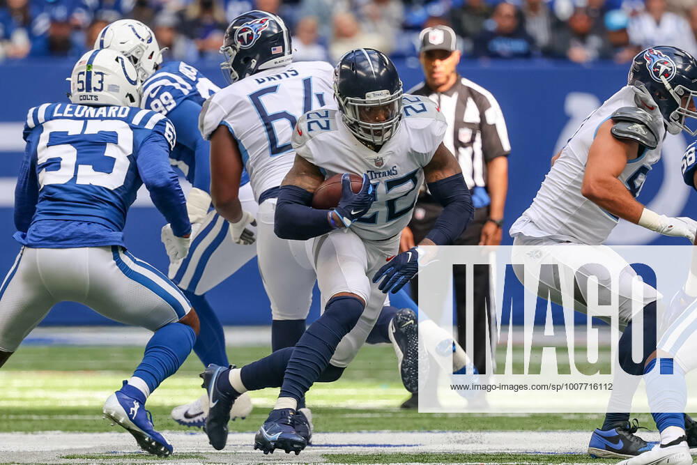 Indianapolis, Indiana, U.S: Tennessee Titans running back Derrick Henry (22) carries the ball during the game between the Tennessee Titans and the Indianapolis Colts at Lucas Oil Stadium, Indianapolis, Indiana. Indianapolis U.S. - ZUMAs304 20211031_zaf_s304_063