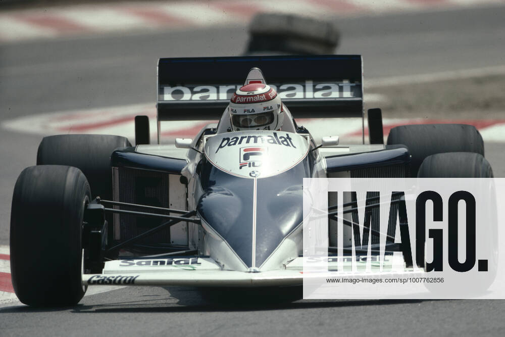 Brabham BMW BT52 der Brabham BT52 war ein on Gordon Murra gezeicheter Formel 1-Rennwagen von Brabham Racing in der Saison 1983 gefahren von Nelson Piquet (Foto) und Riccardo Patrese das Analog-Foto entstand beim Großen Preis on Italien 1983 in Monza Patrese hatte vor Piquet die schnellste Trainingszeit schied aber in der dritten Runde mit Motorschaden aus so daß Nelson Piquet die Führung kampflos übernehmen konnte und das Rennen als Sieger beenden konnte Piquet gewann mit dem Brabham-BMW seinen 2.WM-Titel erstmals in der Formel 1-Geschichte wurde ein Turbo-Motor-getriebenes Fahrzeug F-1-Weltmeister (BMW!!!)
