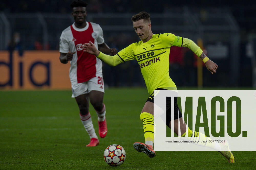 Fußball: UEFA Champions League, 4. Spieltag, Borussia Dortmund - Ajax Amsterdam am 03.11.2021 im Signal-Iduna-Park in Dortmund (Nordrhein-Westfalen). Einzelaktion von Dortmund s Marco Reus UEFA REGULATIONS PROHIBIT ANY USE OF PHOTOGRAPHS AS IMAGE SEQUENCES AND OR QUASI-VIDEO.