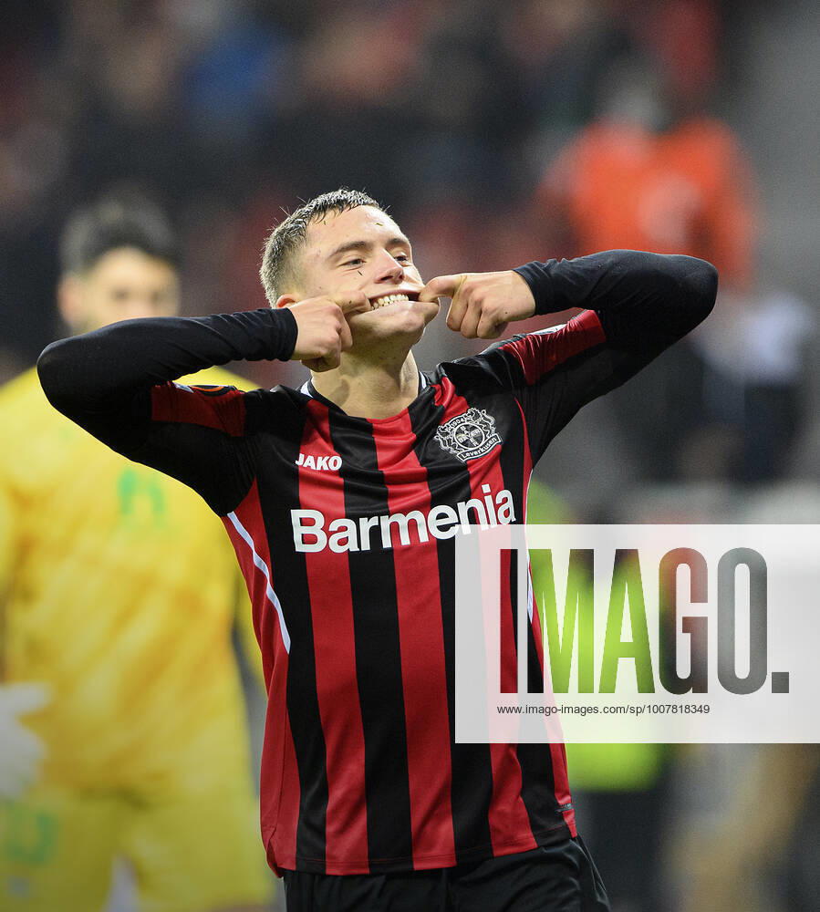 Jubel Florian WIRTZ (LEV) nach seinem Tor zum 3:0, Gestik, Geste, Fussball Europa League, Gruppenphase, Spieltag 04., Bayer 04 Leverkusen (LEV) - Real Betis Sevilla 4:0, am 04.11.2021 in Leverkusen Deutschland. UEFA regulations prohibit any use of photographs as image sequences and or quasi-video Â