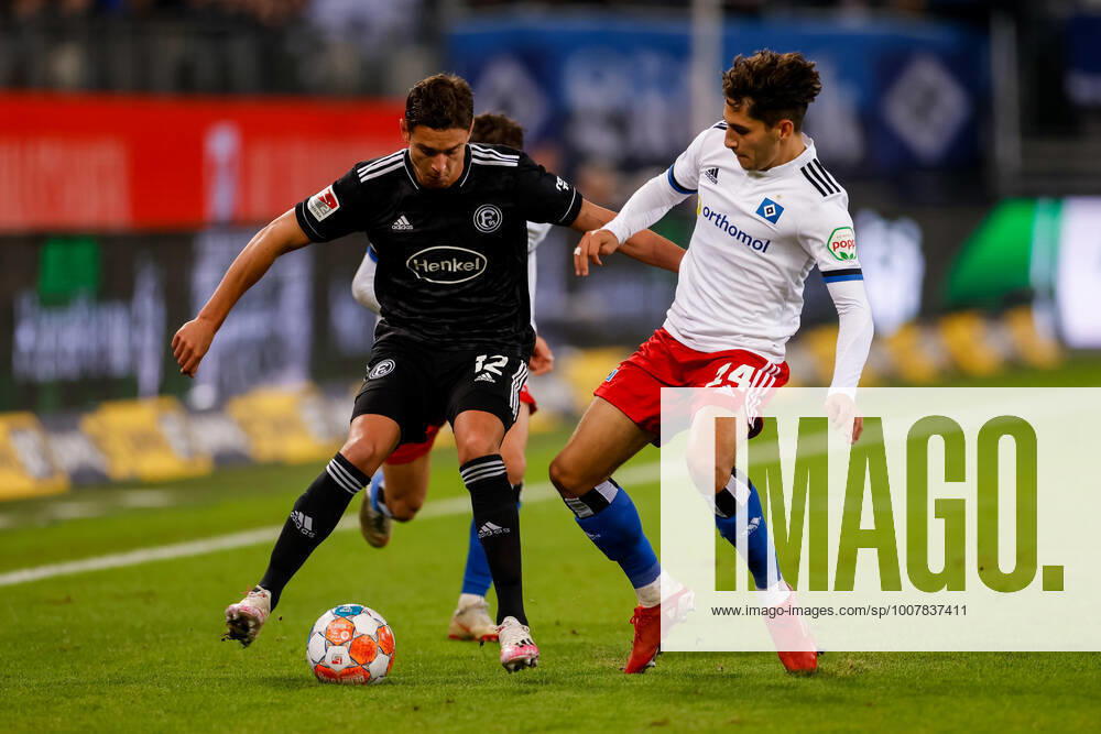 - Fußball, 2. Bundesliga 2021 22, Hamburger SV - Fortuna Düsseldorf: Kristoffer Peterson (Fortuna Düsseldorf, 12), Ludovit Reis (Hamburger SV, 14) DFL REGULATIONS PROHIBIT ANY USE OF PHOTOGRAPHS AS IMAGE SEQUENCES AND OR QUASI-VIDEO.