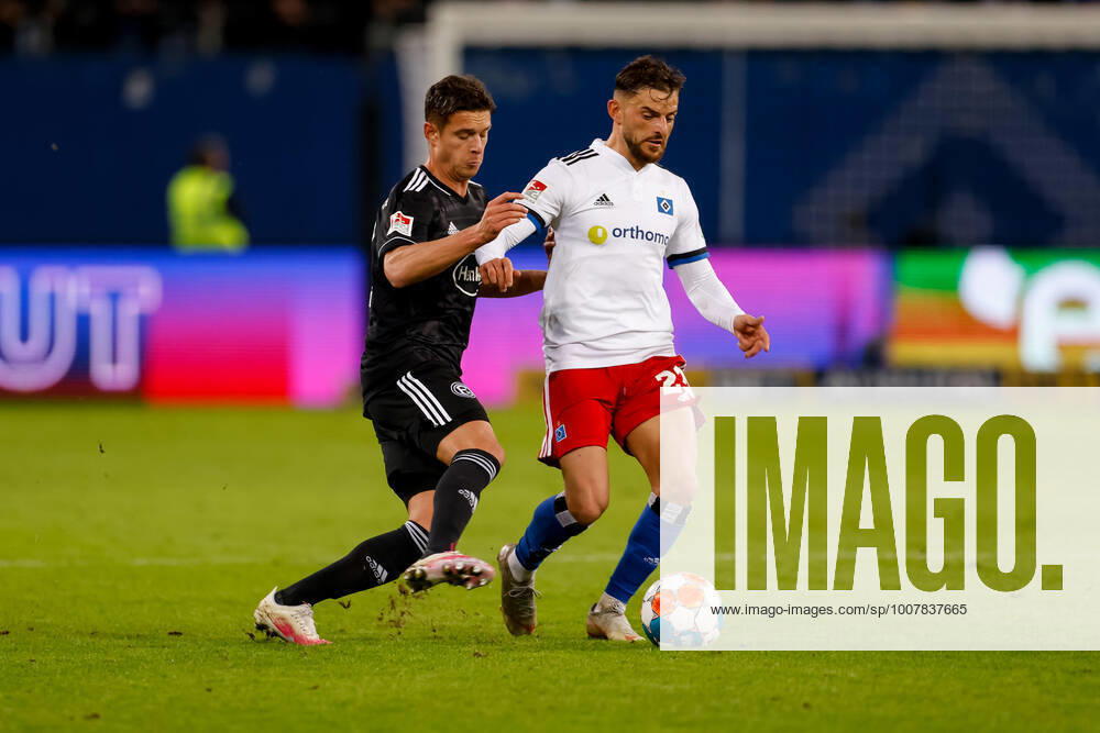 - Fußball, 2. Bundesliga 2021 22, Hamburger SV - Fortuna Düsseldorf: Kristoffer Peterson (Fortuna Düsseldorf, 12), Tim Leibold (Hamburger SV, 21) DFL REGULATIONS PROHIBIT ANY USE OF PHOTOGRAPHS AS IMAGE SEQUENCES AND OR QUASI-VIDEO.