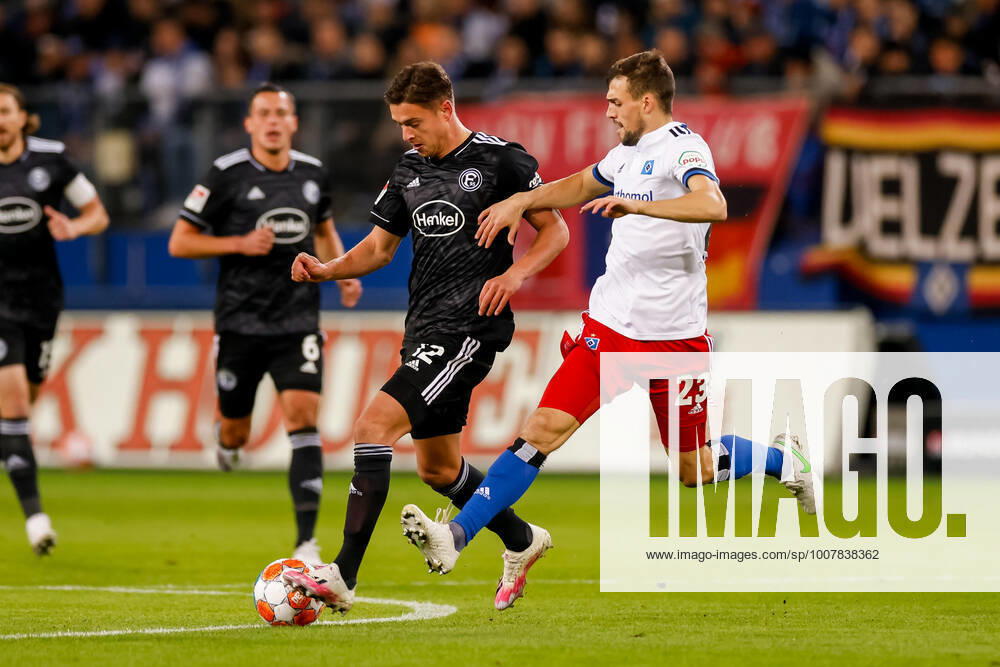 - Fußball, 2. Bundesliga 2021 22, Hamburger SV - Fortuna Düsseldorf: Kristoffer Peterson (Fortuna Düsseldorf, 12), Jonas Meffert (Hamburger SV, 23) DFL REGULATIONS PROHIBIT ANY USE OF PHOTOGRAPHS AS IMAGE SEQUENCES AND OR QUASI-VIDEO.