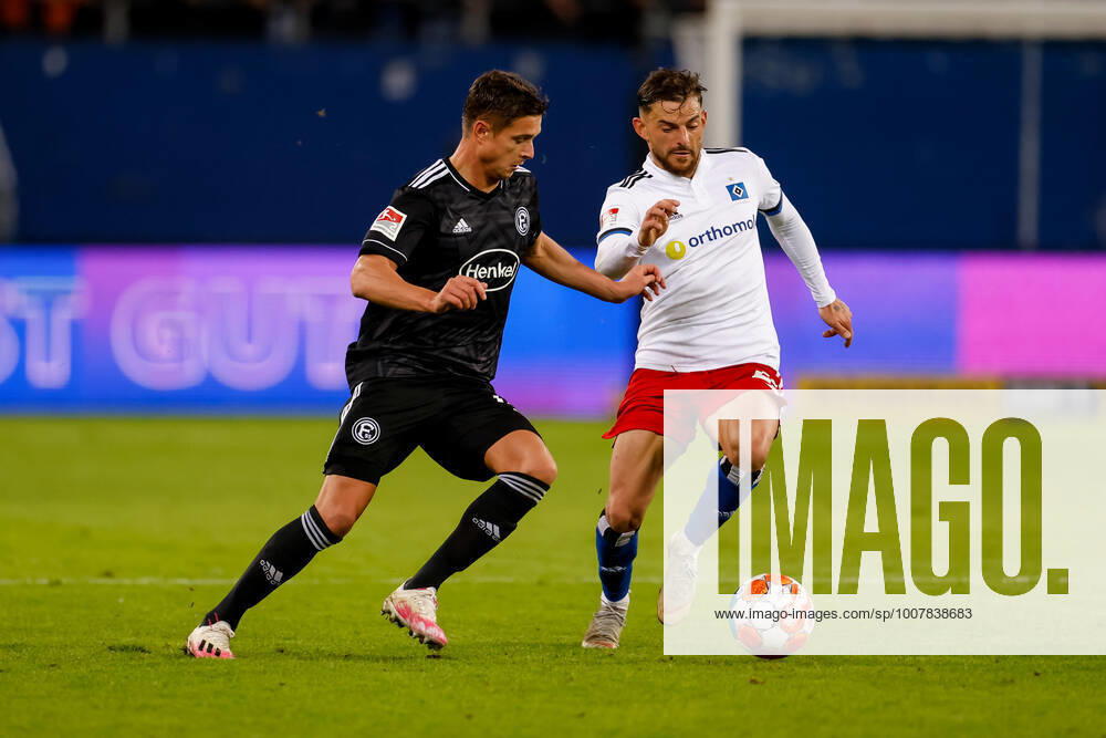 - Fußball, 2. Bundesliga 2021 22, Hamburger SV - Fortuna Düsseldorf: Kristoffer Peterson (Fortuna Düsseldorf, 12), Tim Leibold (Hamburger SV, 21) DFL REGULATIONS PROHIBIT ANY USE OF PHOTOGRAPHS AS IMAGE SEQUENCES AND OR QUASI-VIDEO.